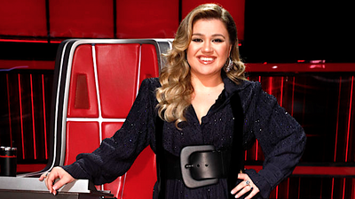 Kelly Clarkson Is Out Here Trolling The Voice Co-Mentors Over How Many Wins They Have