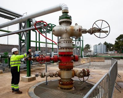 ‘Magic beneath the surface’: pioneering geothermal plant launched in Cornwall