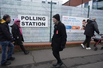 Bulletin AM briefing: Polls open in crucial by-election and four dead in speedboat shooting