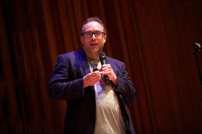 Bitcoin Below $10K, Warns Wikipedia Founder – Calls It a 'Complete Failure'