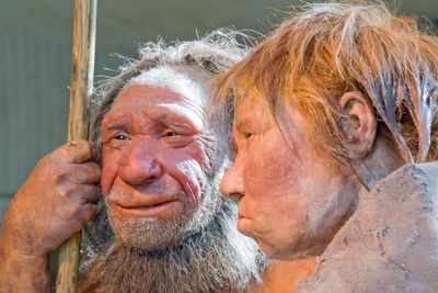 A genetic analysis reveals new details on ancient couplings between humans and Neanderthals