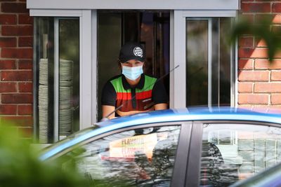 Fast food joint rolling out AI headsets that evaluate employees’ politeness