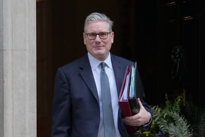 Starmer ‘supporting’ talks between US and Iran after Trump threatens military action