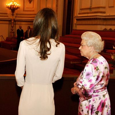 Queen Elizabeth’s “Startling Gesture” Ahead of Prince William and Princess Kate’s Royal Wedding