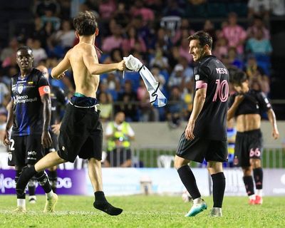 Lionel Messi tackled by pitch invader during chaotic friendly in Puerto Rico