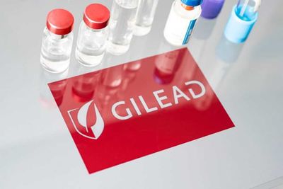 Gilead Sciences Stock: Is GILD Outperforming the Healthcare Sector?
