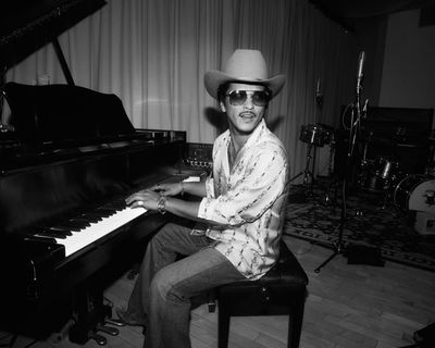 Bruno Mars: The Romantic review – you’re better off listening to the songs he’s blatantly imitating