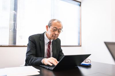 While Western CEOs debate productivity, 5-day mandates, and AI headcount cuts, Japanese companies are paying older workers to do nothing