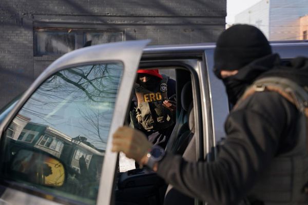 Anger at Detroit police U-turn over officers’ call to border agents