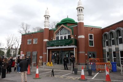 Man who took axe into mosque had zip ties and balaclava, court hears