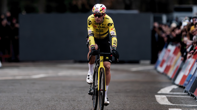Down on luck and momentum – The nightmare continues for Wout van Aert and Visma-Lease a Bike