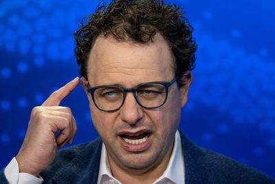 Trump orders U.S. government to stop using Anthropic but gives Pentagon 6 months to phase it out amid standoff over AI use