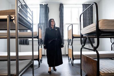 Shabana Mahmood to launch fresh asylum crackdown to take on Farage’s Reform