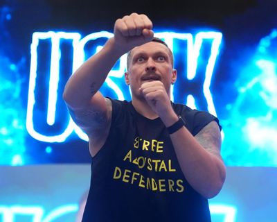 Oleksandr Usyk to defend title against kickboxer at Pyramids of Giza in Egypt