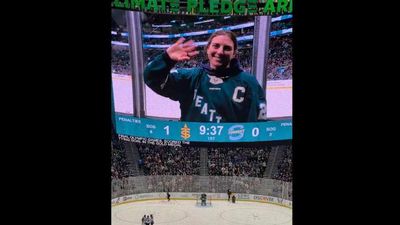 Sold-Out Seattle Torrent Crowd Gives Team USA’s Hilary Knight a Standing Ovation