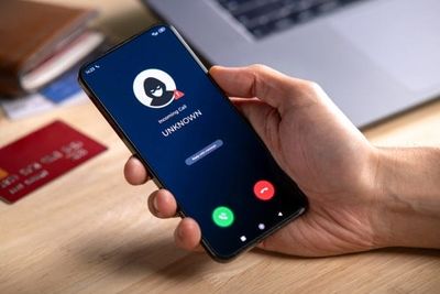 AI Voice Scams Are Spiking — Houston Investigators Reveal the New Clue That Gives Bank Impersonators Away