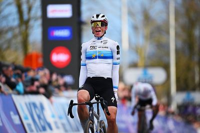 'Everybody knows what is expected' - Perfect teamwork enables Demi Vollering to claim women's Omloop Nieuwsblad ahead of Kasia Niewiadoma-Phinney