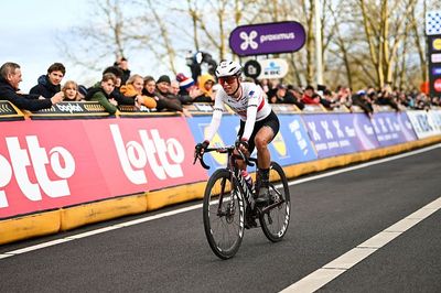 Lack of sprint power and 'stupid pain' foils Kasia Niewiadoma-Phinney yet again in Omloop Het Nieuwsblad