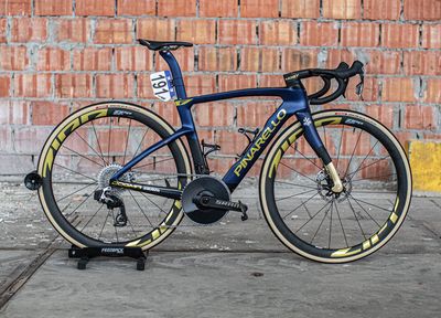 Gold and bold: Tom Pidcock’s Pinarello Dogma F from Omloop Het Nieuwsblad