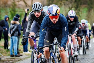 'Frozen from the beginning' – No flying start for Tom Pidcock as temperature shock and crashes cost him at Omloop Het Nieuwsblad