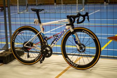 Bike check: Demi Vollering wins Omloop Het Nieuwsblad on unreleased 32mm Specialized Cotton TLR tyres