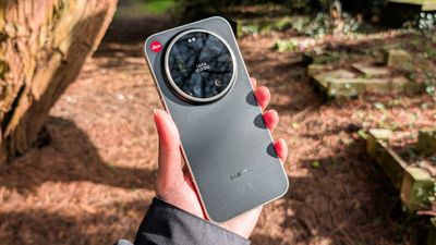 I just tried the new Leitzphone with a powerful Leica lens — and this might be the phone to finally take me away from Google Pixel