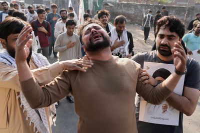 At least 6 killed as Shiites storm US Consulate in Pakistan over killing of Iran's supreme leader