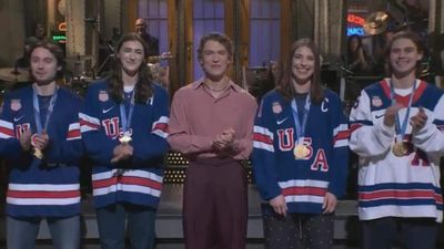 Hilary Knight References Trump’s Phone Call With Clever Joke During ‘SNL’ Appearance