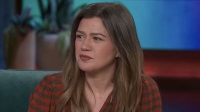 Even Rich And Famous People Get Stressed About 'Job Loss,' As Kelly Clarkson Opens Up About Her Feelings Regarding Her Show Ending
