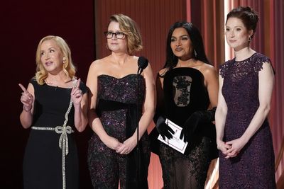 Mindy Kaling joins The Office US reunion on stage at the Actor Awards