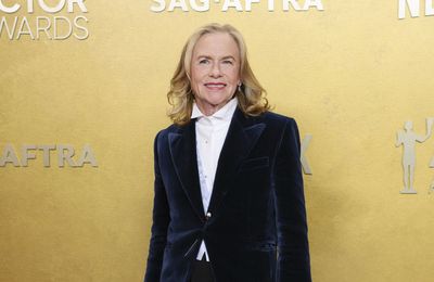 Weapons star Amy Madigan recalls 'terrorising' kids on set as she accepts Actor Award