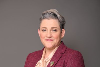 Government minister with incurable cancer steps down