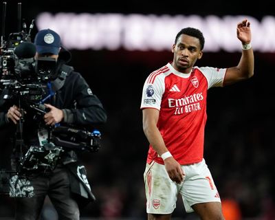 Arsenal players can feel fans’ anxiety and must learn to handle it, says Timber