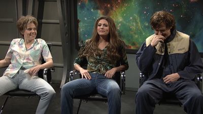 Ryan Gosling Famously Broke Character During SNL's 'Close Encounters Sketch,' And It Was Kate McKinnon's Fault