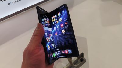 Honor just made a foldable phone that I think people will actually want (and Samsung should be worried)