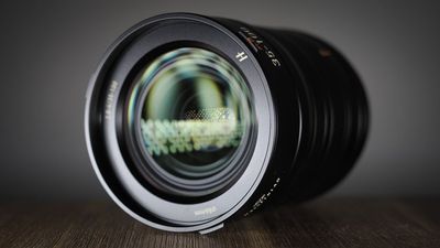 This camera lens replaces 7 primes worth over US$20,000 – and it's now No.1 in Japan