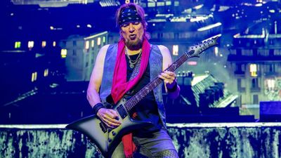 “That’s why I don’t like old Les Pauls”: The reason Adrian Smith isn’t keen on some vintage Gibsons