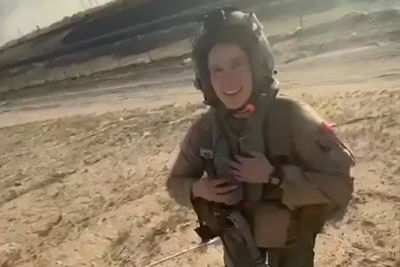 US Female Pilot Goes Viral for Landing on Kuwait Desert Amidst Iran Conflict - Real or AI? Here's What Happened