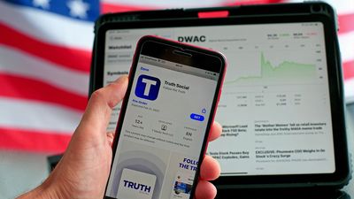 Trump’s bizarre social media strategy after Khamenei’s death sends shockwaves through Washington