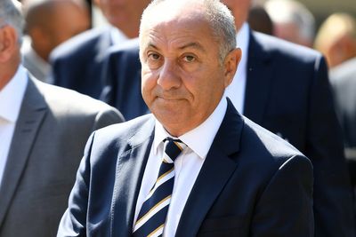 Ossie Ardiles urges Tottenham squad to stick together to avoid relegation