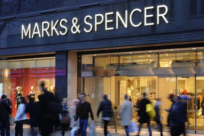 Marks & Spencer gives 55,000 workers pay rise but drops real living wage pledge