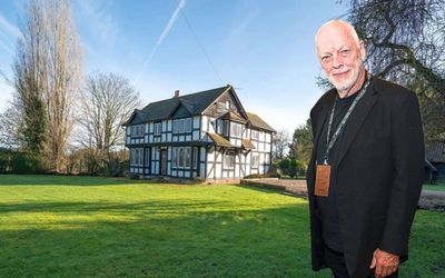 Pink Floyd guitarist David Gilmour's former Essex farmhouse for sale for £1.1 million