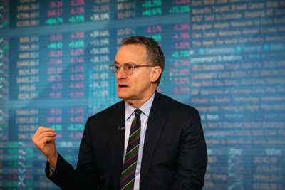 Legendary investor Howard Marks was skeptical about AI. What it said to him about Warren Buffett and Charlie Munger has left him shaken
