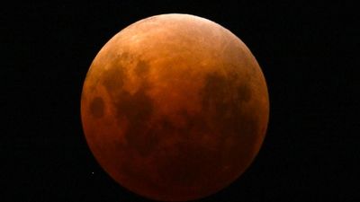 Blood moon wows in final appearance for three years