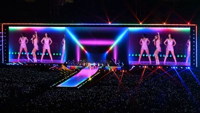 “This is a love and friendship story I have with Mexico that can’t be compared to anything. Thank you for all the excitement, all the joy you’ve made me feel”: Shakira breaks record for the largest gig in Mexico City’s Zócalo