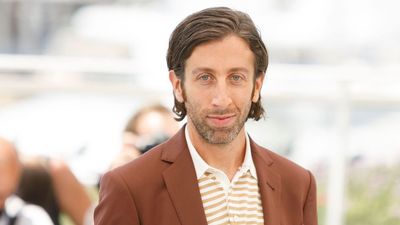 Forget the All-White 'Spathroom' Trend – Simon Helberg Has Convinced Me That Earthy Colors Are Much Chicer (And Just as Luxurious)