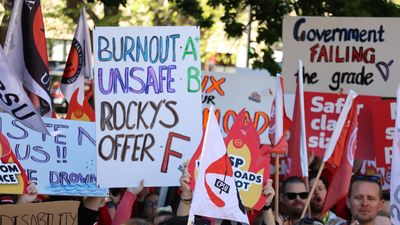 Angry teachers to boycott NAPLAN as pay stoush heats up