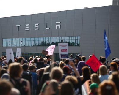Union tries to seize control of works council at Tesla’s German factory