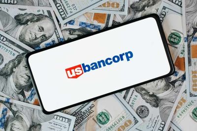 Is U.S. Bancorp Stock Outperforming the S&P 500?