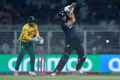 New Zealand roar into T20 World Cup final with dominant win as South Africa coach denies his team ‘choked’